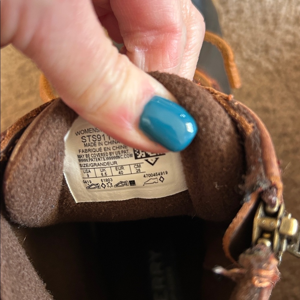 Sperry Brown and Black Boots with Tan Laces - Picture 6 of 8